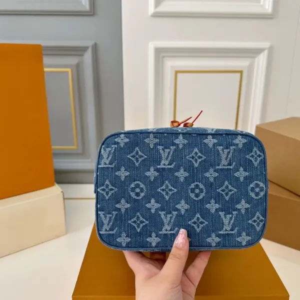 【LOUIS VUITTON 公式旗艦店】ルイヴィトン 斜めがけバッグ 当日出荷 好評に付き再入荷!20*21CM 1240722 【LOUIS VUITTON 公式旗艦店】ルイヴィトン 斜めがけバッグ 当日出荷 好評に付き再入荷!20*21CM 1240722