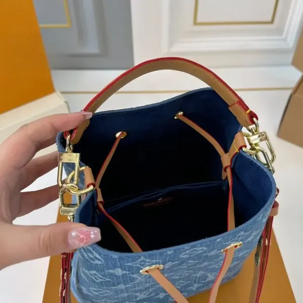 【LOUIS VUITTON 公式旗艦店】ルイヴィトン 斜めがけバッグ 当日出荷 好評に付き再入荷!20*21CM 1240722 【LOUIS VUITTON 公式旗艦店】ルイヴィトン 斜めがけバッグ 当日出荷 好評に付き再入荷!20*21CM 1240722