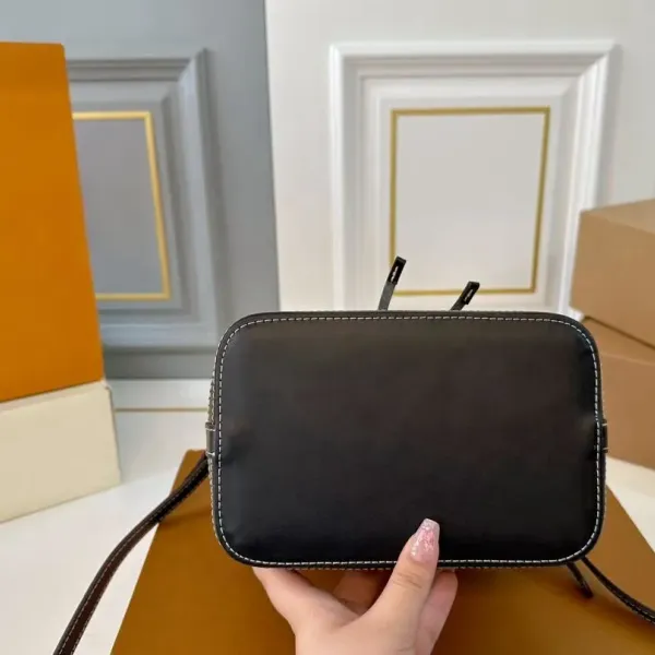 【LOUIS VUITTON 公式旗艦店】ルイヴィトン  斜めがけバッグ 当日出荷 好評に付き再入荷！20*21CM  1240722