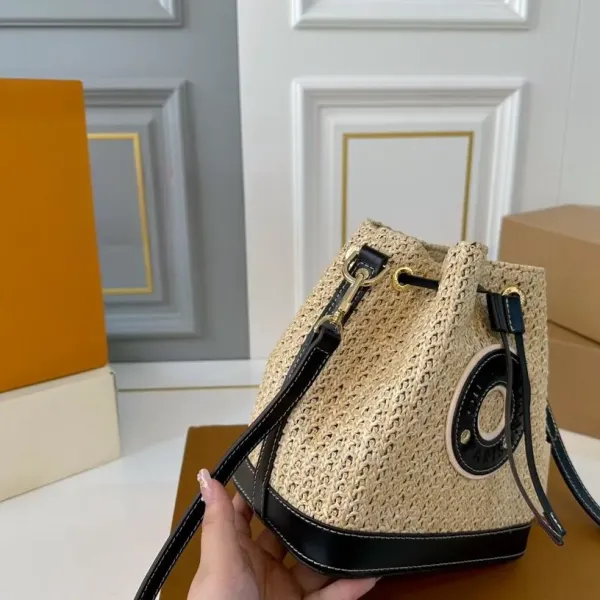 【LOUIS VUITTON 公式旗艦店】ルイヴィトン  斜めがけバッグ 当日出荷 好評に付き再入荷！20*21CM  1240722