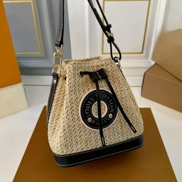 【LOUIS VUITTON 公式旗艦店】ルイヴィトン  斜めがけバッグ 当日出荷 好評に付き再入荷！20*21CM  1240722