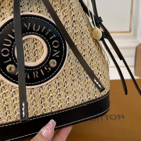【LOUIS VUITTON 公式旗艦店】ルイヴィトン  斜めがけバッグ 当日出荷 好評に付き再入荷！20*21CM  1240722