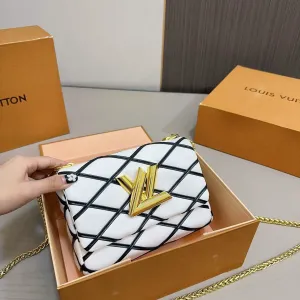 【LOUIS VUITTON 公式旗艦店】ルイヴィトン 斜めがけバッグ 当日出荷 好評に付き再入荷!21*15CM 1240722 【LOUIS VUITTON 公式旗艦店】ルイヴィトン 斜めがけバッグ 当日出荷 好評に付き再入荷!21*15CM 1240722