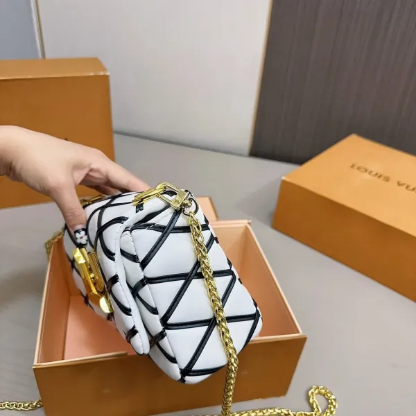 【LOUIS VUITTON 公式旗艦店】ルイヴィトン 斜めがけバッグ 当日出荷 好評に付き再入荷!21*15CM 1240722 【LOUIS VUITTON 公式旗艦店】ルイヴィトン 斜めがけバッグ 当日出荷 好評に付き再入荷!21*15CM 1240722