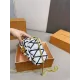 【LOUIS VUITTON 公式旗艦店】ルイヴィトン 斜めがけバッグ 当日出荷 好評に付き再入荷!21*15CM 1240722 【LOUIS VUITTON 公式旗艦店】ルイヴィトン 斜めがけバッグ 当日出荷 好評に付き再入荷!21*15CM 1240722
