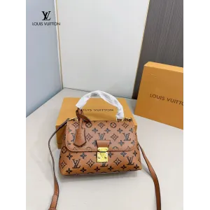 【LOUIS VUITTON 公式旗艦店】ルイヴィトン 斜めがけバッグ 当日出荷 好評に付き再入荷!25*18CM 1240722 【LOUIS VUITTON 公式旗艦店】ルイヴィトン 斜めがけバッグ 当日出荷 好評に付き再入荷!25*18CM 1240722