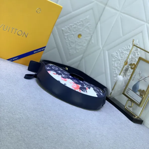 【LOUIS VUITTON 公式旗艦店】ルイヴィトン 斜めがけバッグ当日出荷 好評に付き再入荷!24.5*16*4.5CM 【LOUIS VUITTON 公式旗艦店】ルイヴィトン 斜めがけバッグ当日出荷 好評に付き再入荷!24.5*16*4.5CM