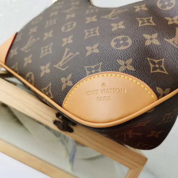 【LOUIS VUITTON 公式旗艦店】ルイヴィトン 斜めがけバッグ当日出荷 好評に付き再入荷!29*16*9.5CM 【LOUIS VUITTON 公式旗艦店】ルイヴィトン 斜めがけバッグ当日出荷 好評に付き再入荷!29*16*9.5CM