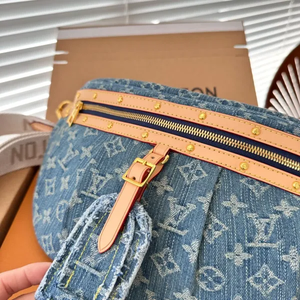 【LOUIS VUITTON 公式旗艦店】ルイヴィトン ウエストポーチ 当日出荷 好評に付き再入荷!42*19CM 【LOUIS VUITTON 公式旗艦店】ルイヴィトン ウエストポーチ 当日出荷 好評に付き再入荷!42*19CM