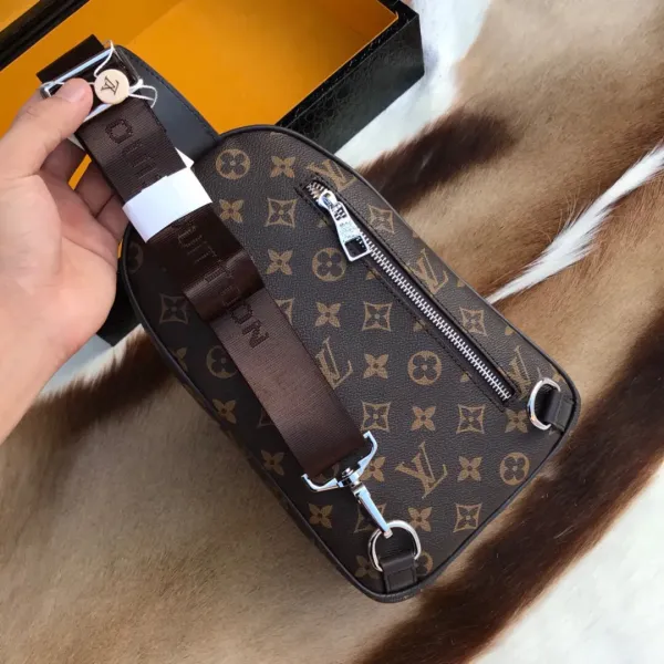 【LOUIS VUITTON 公式旗艦店】ルイヴィトン 胸ポケット 当日出荷 好評に付き再入荷!28*20*6CM 【LOUIS VUITTON 公式旗艦店】ルイヴィトン 胸ポケット 当日出荷 好評に付き再入荷!28*20*6CM