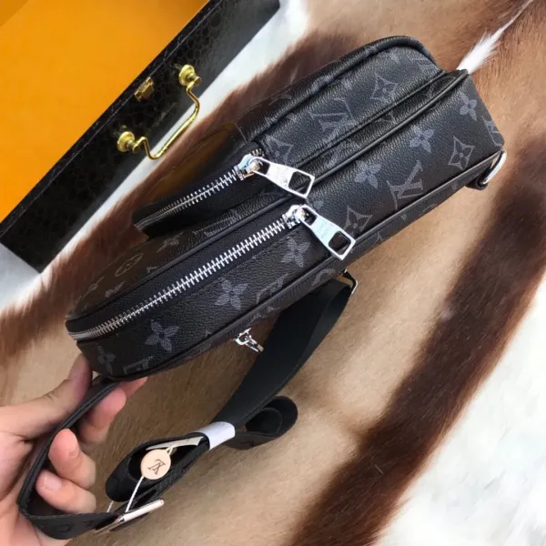 【LOUIS VUITTON 公式旗艦店】ルイヴィトン 胸ポケット 当日出荷 好評に付き再入荷!28*20*6CM 【LOUIS VUITTON 公式旗艦店】ルイヴィトン 胸ポケット 当日出荷 好評に付き再入荷!28*20*6CM