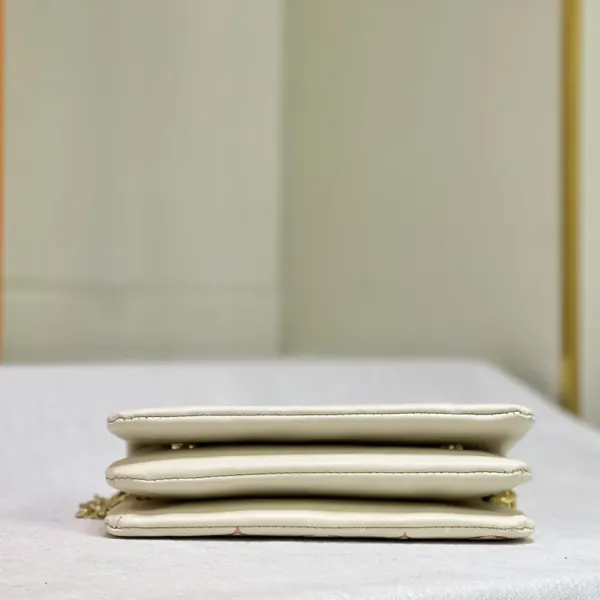 【LOUIS VUITTON 公式旗艦店】ルイヴィトン ショルダーバッグ 当日出荷 好評に付き再入荷!20*14*8CM 【LOUIS VUITTON 公式旗艦店】ルイヴィトン ショルダーバッグ 当日出荷 好評に付き再入荷!20*14*8CM