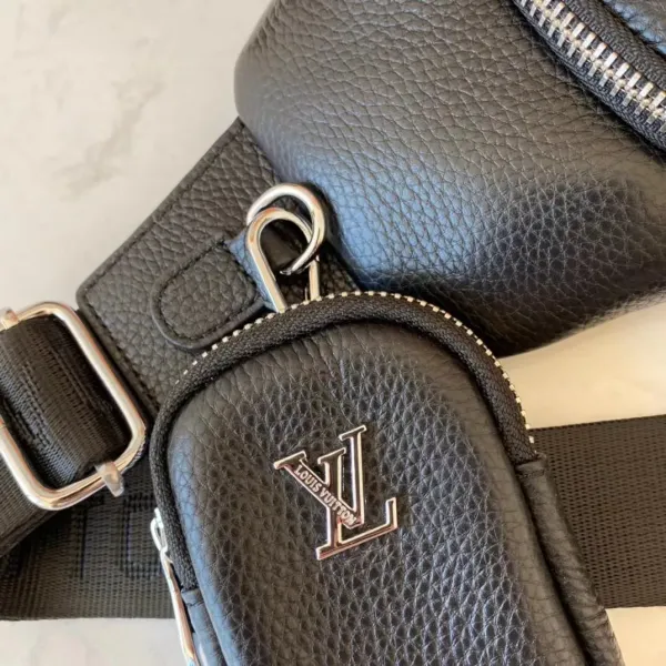 【LOUIS VUITTON 公式 旗艦店】ルイヴィトン 胸ポケット 当日出荷 好評に付き再入荷!28*17*5CM 【LOUIS VUITTON 公式 旗艦店】ルイヴィトン 胸ポケット 当日出荷 好評に付き再入荷!28*17*5CM