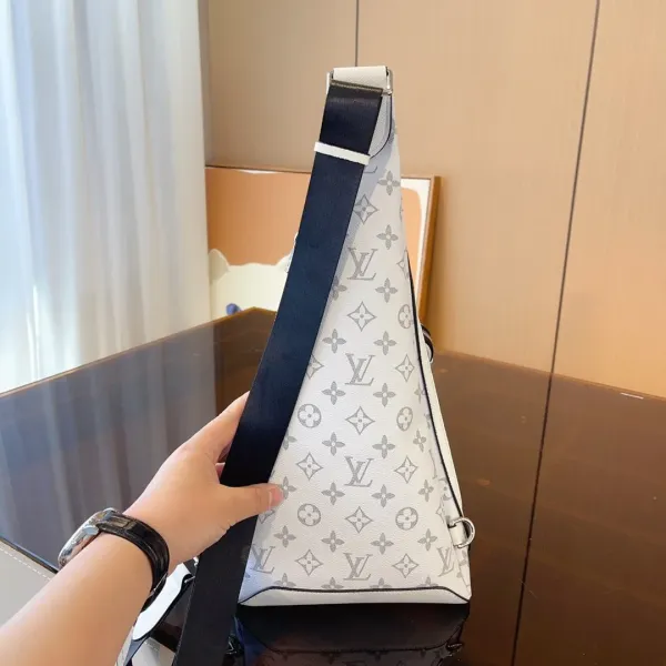 【 LOUIS VUITTON公式 旗艦店】ルイヴィトン  胸ポケット   当日出荷 好評に付き再入荷！20*5*43CM