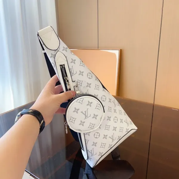 【 LOUIS VUITTON公式 旗艦店】ルイヴィトン  胸ポケット   当日出荷 好評に付き再入荷！20*5*43CM