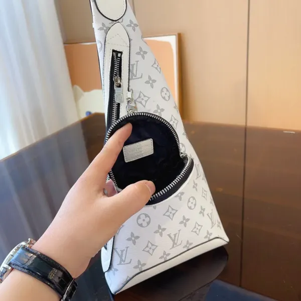 【 LOUIS VUITTON公式 旗艦店】ルイヴィトン  胸ポケット   当日出荷 好評に付き再入荷！20*5*43CM