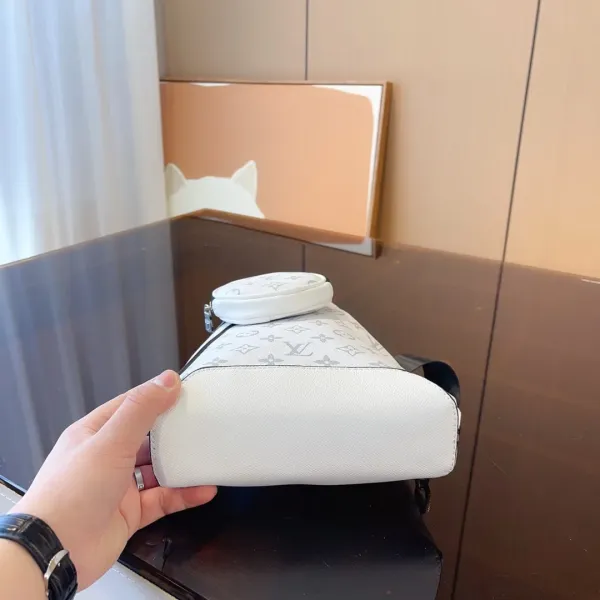 【 LOUIS VUITTON公式 旗艦店】ルイヴィトン  胸ポケット   当日出荷 好評に付き再入荷！20*5*43CM