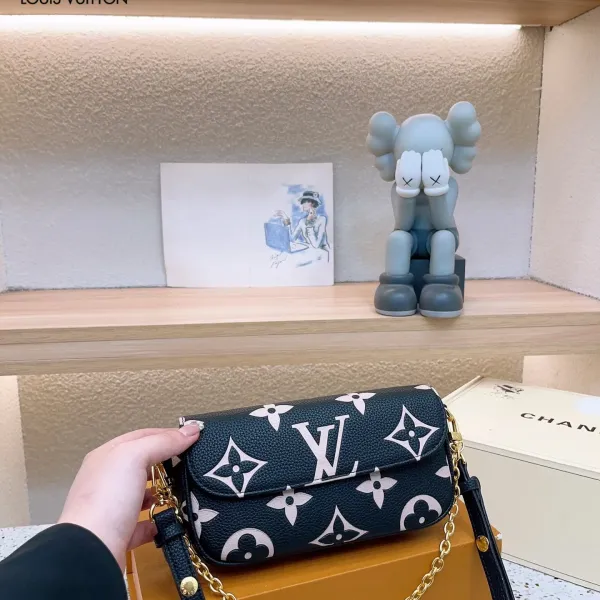 【 LOUIS VUITTON公式 旗艦店】ルイヴィトン    ショルダーバッグ   当日出荷 好評に付き再入荷！22*10CM