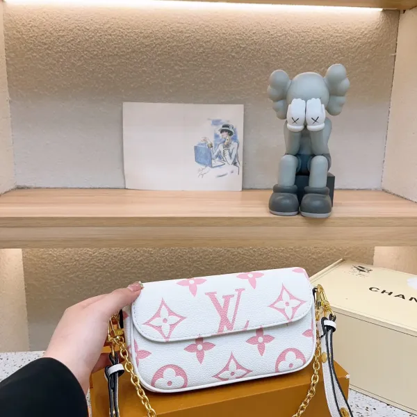【 LOUIS VUITTON公式 旗艦店】ルイヴィトン    ショルダーバッグ   当日出荷 好評に付き再入荷！22*10CM