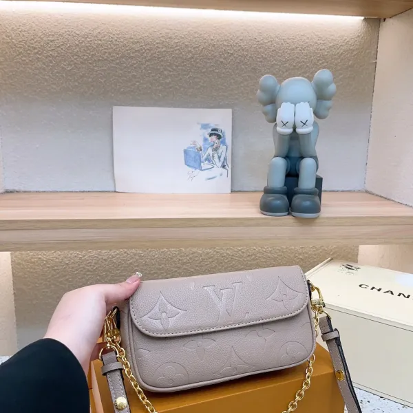 【 LOUIS VUITTON公式 旗艦店】ルイヴィトン    ショルダーバッグ   当日出荷 好評に付き再入荷！22*10CM