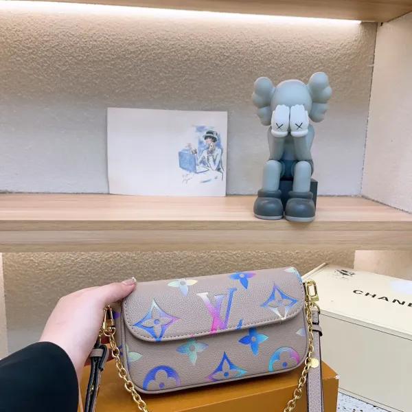 【 LOUIS VUITTON公式 旗艦店】ルイヴィトン    ショルダーバッグ   当日出荷 好評に付き再入荷！22*10CM