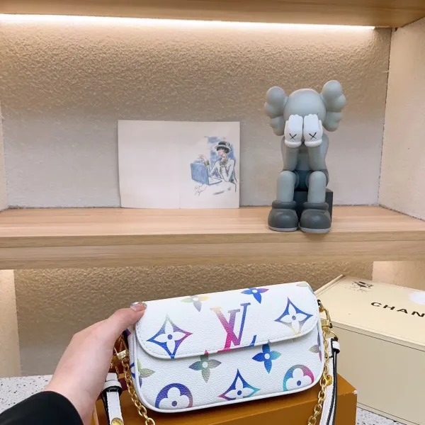 【 LOUIS VUITTON公式 旗艦店】ルイヴィトン    ショルダーバッグ   当日出荷 好評に付き再入荷！22*10CM