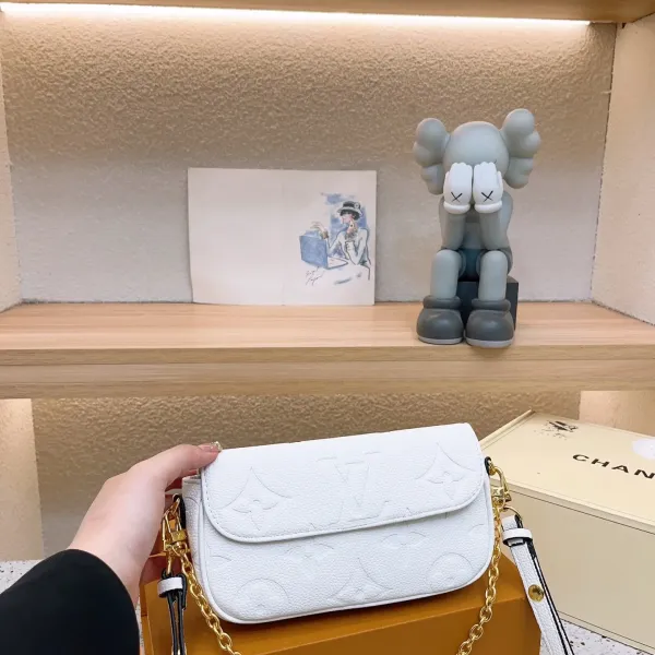 【 LOUIS VUITTON公式 旗艦店】ルイヴィトン    ショルダーバッグ   当日出荷 好評に付き再入荷！22*10CM
