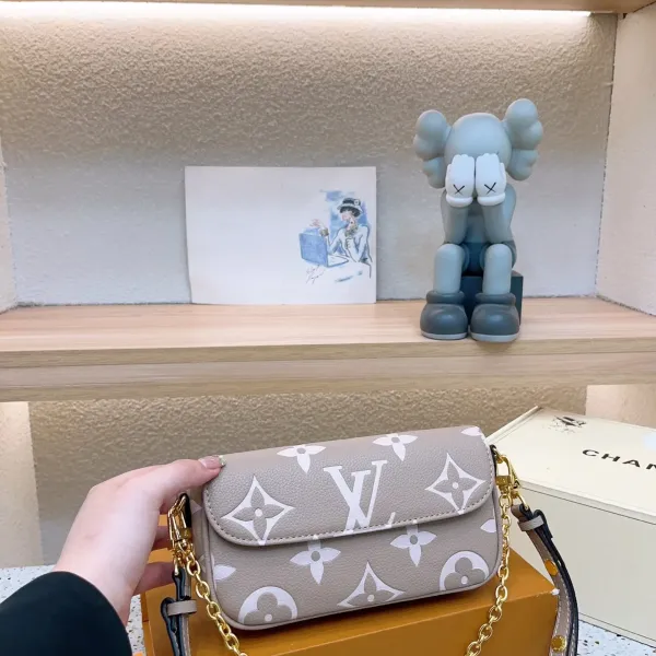 【 LOUIS VUITTON公式 旗艦店】ルイヴィトン    ショルダーバッグ   当日出荷 好評に付き再入荷！22*10CM