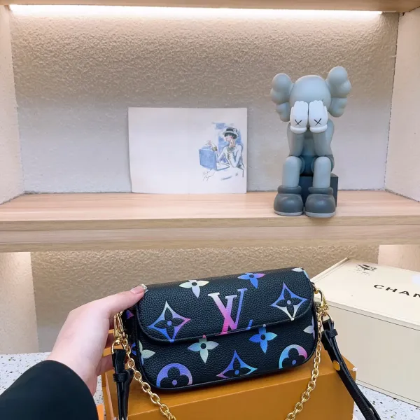 【 LOUIS VUITTON公式 旗艦店】ルイヴィトン    ショルダーバッグ   当日出荷 好評に付き再入荷！22*10CM