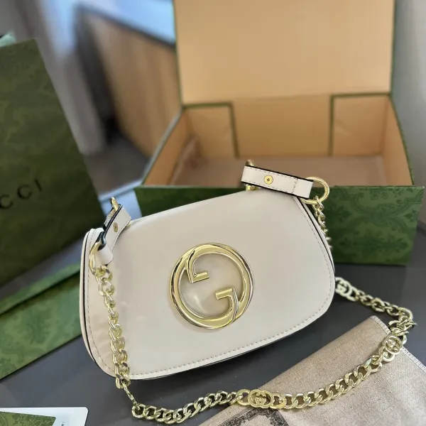 【GUCCI 公式旗艦店】グッチ 斜めがけバッグ 当日出荷 好評に付き再入荷！23CM  240724