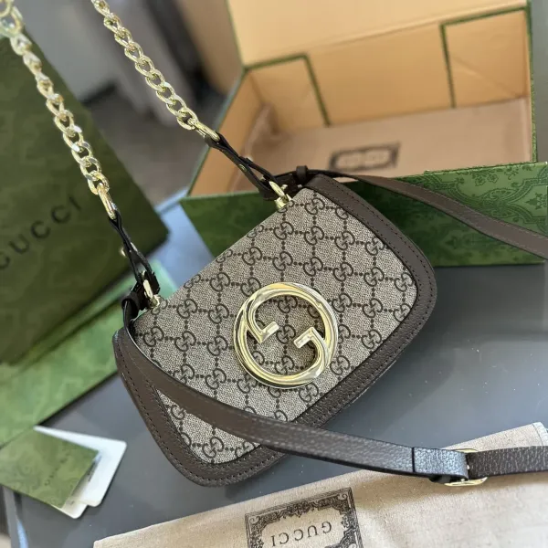 【GUCCI 公式旗艦店】グッチ 斜めがけバッグ 当日出荷 好評に付き再入荷！23CM  240724