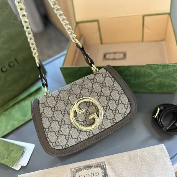 【GUCCI 公式旗艦店】グッチ 斜めがけバッグ 当日出荷 好評に付き再入荷！23CM  240724