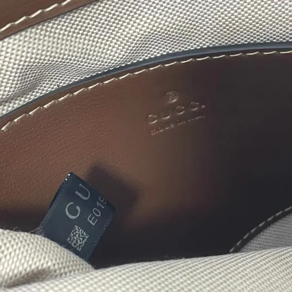 【GUCCI 公式旗艦店】 グッチ 斜めがけバッグ 当日出荷 好評に付き再入荷！21*23.5*4.5CM