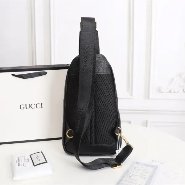 【GUCCI 公式 旗艦店】グッチ 胸ポケット当日出荷 好評に付き再入荷!32*17*4CM 【GUCCI 公式 旗艦店】グッチ 胸ポケット当日出荷 好評に付き再入荷!32*17*4CM
