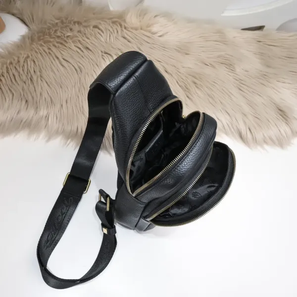 【GUCCI 公式 旗艦店】クッチ  胸ポケット当日出荷 好評に付き再入荷！27*18*7CM