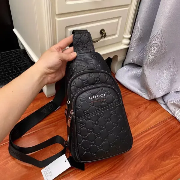 【GUCCI 公式 旗艦店】クッチ 胸ポケット当日出荷 好評に付き再入荷!29*18*8CM 【GUCCI 公式 旗艦店】クッチ 胸ポケット当日出荷 好評に付き再入荷!29*18*8CM