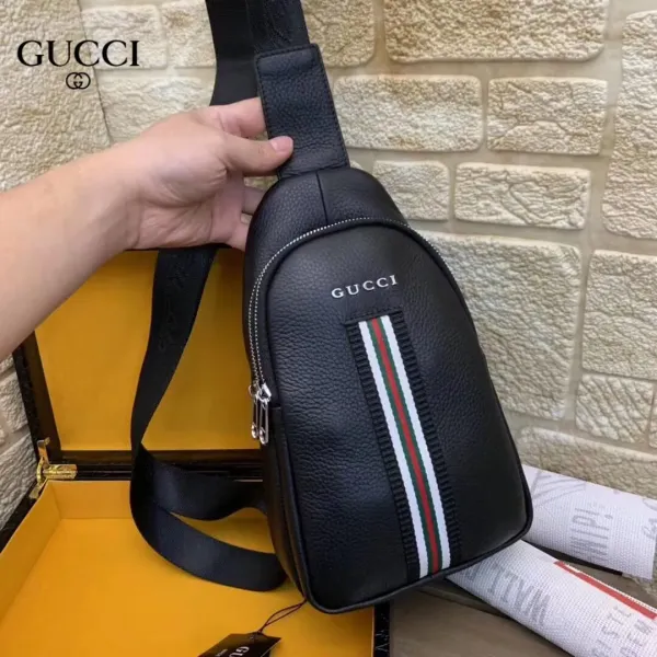 【GUCCI 公式 旗艦店】クッチ 胸ポケット当日出荷 好評に付き再入荷!30*18*7CM 【GUCCI 公式 旗艦店】クッチ 胸ポケット当日出荷 好評に付き再入荷!30*18*7CM