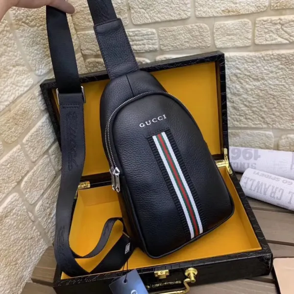 【GUCCI 公式 旗艦店】クッチ 胸ポケット当日出荷 好評に付き再入荷!30*18*7CM 【GUCCI 公式 旗艦店】クッチ 胸ポケット当日出荷 好評に付き再入荷!30*18*7CM