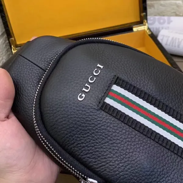 【GUCCI 公式 旗艦店】クッチ 胸ポケット当日出荷 好評に付き再入荷!30*18*7CM 【GUCCI 公式 旗艦店】クッチ 胸ポケット当日出荷 好評に付き再入荷!30*18*7CM
