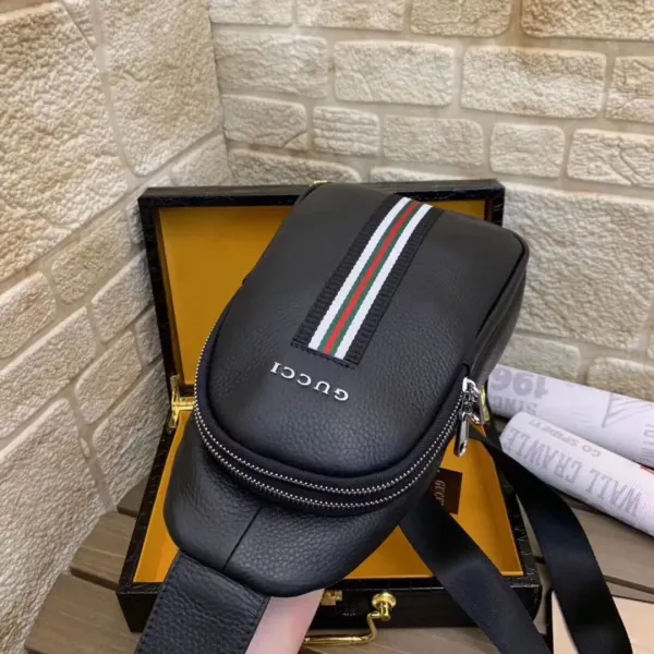 【GUCCI 公式 旗艦店】クッチ 胸ポケット当日出荷 好評に付き再入荷!30*18*7CM 【GUCCI 公式 旗艦店】クッチ 胸ポケット当日出荷 好評に付き再入荷!30*18*7CM