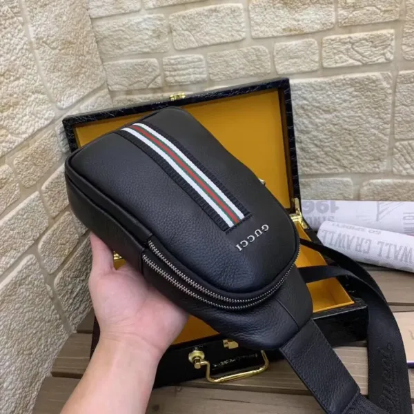 【GUCCI 公式 旗艦店】クッチ 胸ポケット当日出荷 好評に付き再入荷!30*18*7CM 【GUCCI 公式 旗艦店】クッチ 胸ポケット当日出荷 好評に付き再入荷!30*18*7CM