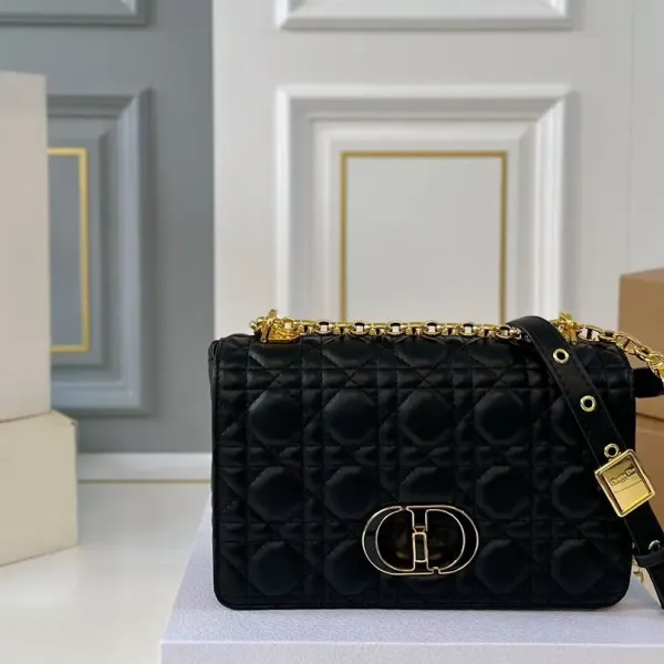 【DIOR公式旗艦店】ディオール 斜めがけバッグ 当日出荷 好評に付き再入荷!20*12CM 240720 【DIOR公式旗艦店】ディオール 斜めがけバッグ 当日出荷 好評に付き再入荷!20*12CM 240720