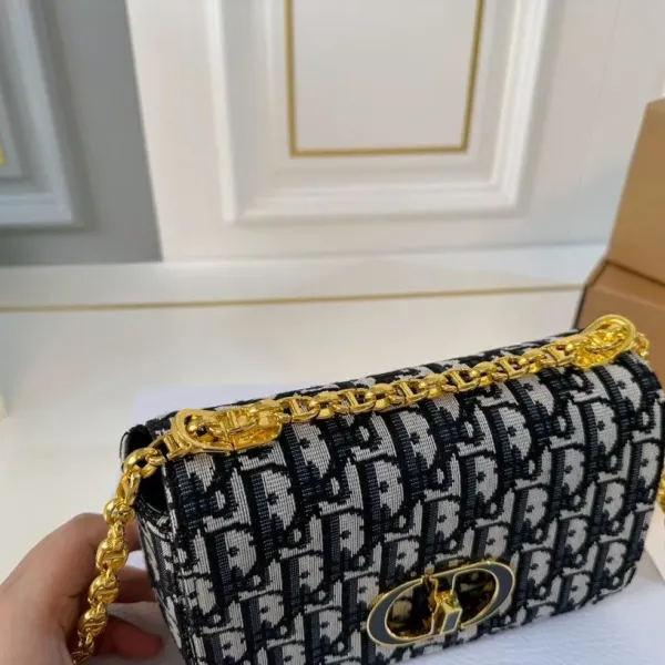 【DIOR公式旗艦店】ディオール 斜めがけバッグ 当日出荷 好評に付き再入荷!20*12CM 240720 【DIOR公式旗艦店】ディオール 斜めがけバッグ 当日出荷 好評に付き再入荷!20*12CM 240720
