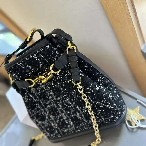 【DIOR公式旗艦店】ディオール ハンドバッグ 当日出荷 好評に付き再入荷!24CM 240720 【DIOR公式旗艦店】ディオール ハンドバッグ 当日出荷 好評に付き再入荷!24CM 240720