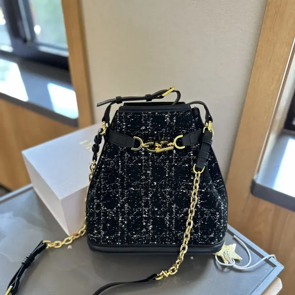 【DIOR公式旗艦店】ディオール ハンドバッグ 当日出荷 好評に付き再入荷!24CM 240720 【DIOR公式旗艦店】ディオール ハンドバッグ 当日出荷 好評に付き再入荷!24CM 240720
