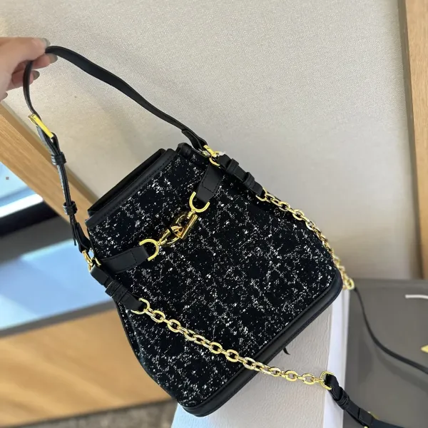 【DIOR公式旗艦店】ディオール ハンドバッグ 当日出荷 好評に付き再入荷!24CM 240720 【DIOR公式旗艦店】ディオール ハンドバッグ 当日出荷 好評に付き再入荷!24CM 240720