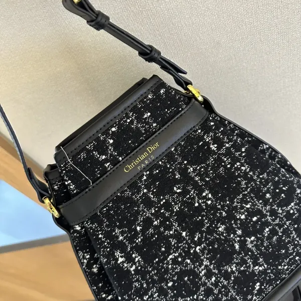 【DIOR公式旗艦店】ディオール ハンドバッグ 当日出荷 好評に付き再入荷!24CM 240720 【DIOR公式旗艦店】ディオール ハンドバッグ 当日出荷 好評に付き再入荷!24CM 240720