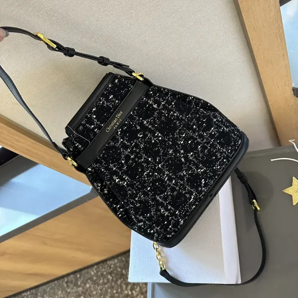 【DIOR公式旗艦店】ディオール ハンドバッグ 当日出荷 好評に付き再入荷!24CM 240720 【DIOR公式旗艦店】ディオール ハンドバッグ 当日出荷 好評に付き再入荷!24CM 240720