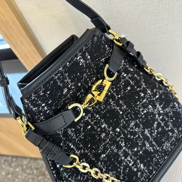 【DIOR公式旗艦店】ディオール ハンドバッグ 当日出荷 好評に付き再入荷!24CM 240720 【DIOR公式旗艦店】ディオール ハンドバッグ 当日出荷 好評に付き再入荷!24CM 240720