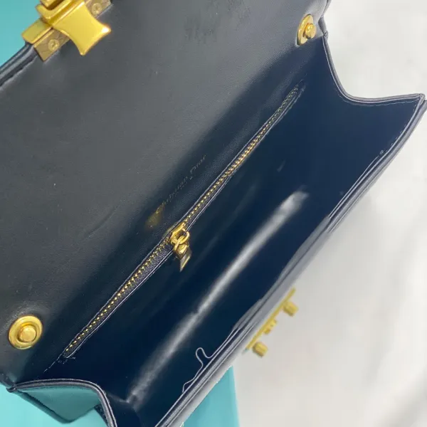 【DIOR 公式 旗艦店】ディオール ショルダーバッグ 当日出荷 好評に付き再入荷!24*16CM 【DIOR 公式 旗艦店】ディオール ショルダーバッグ 当日出荷 好評に付き再入荷!24*16CM